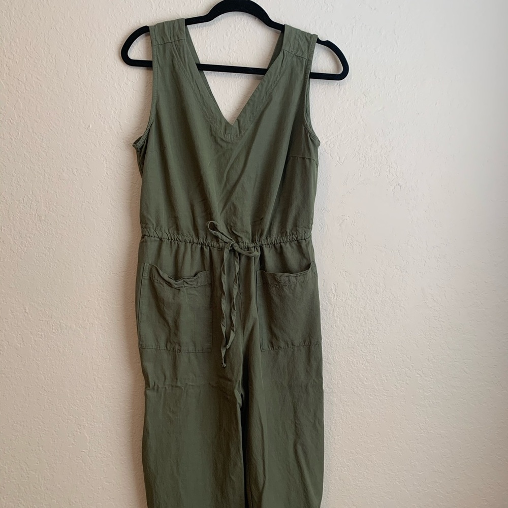 Old Navy women’s army green M jumpsuit